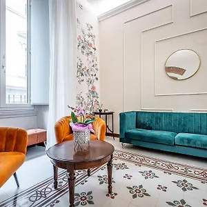 https://renascentia-via-roma.it-tuscanyhotel.com